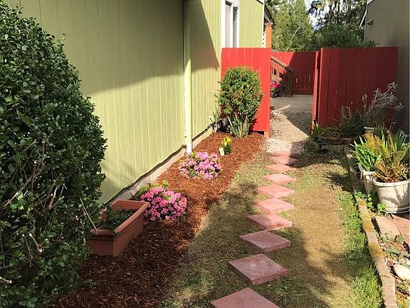 3rd image of 83 NW Lopez Ln