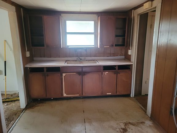 3rd image of 316 N Center St