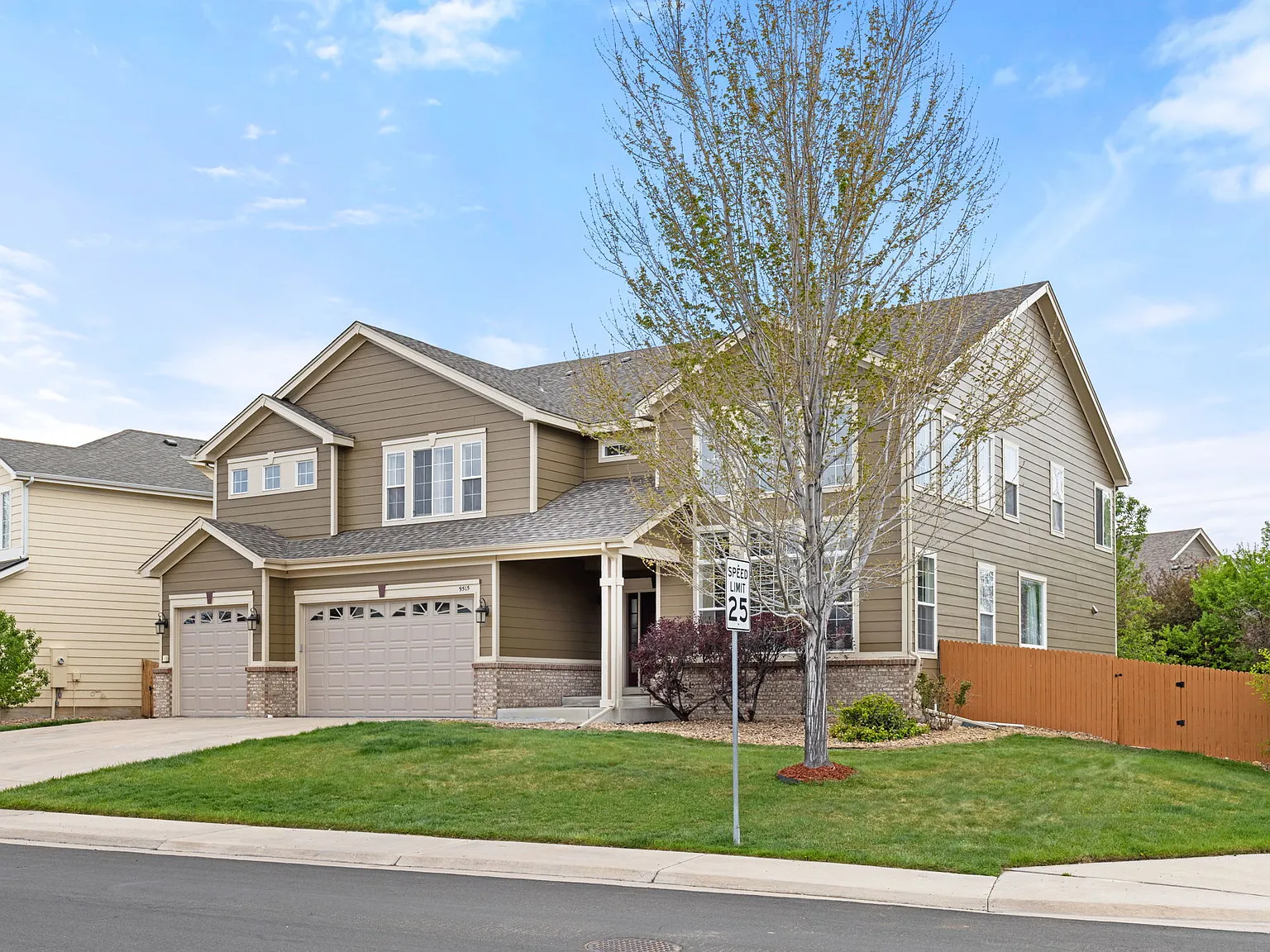 7 bed, 5817 sqft, $4,300 — Photo 2