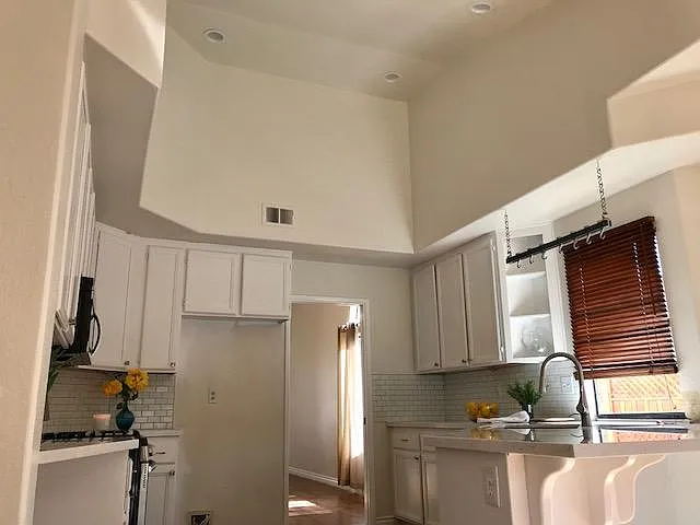 Vaulted ceiling/ kitchen