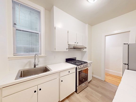 3rd image of 1335 Washington St #1