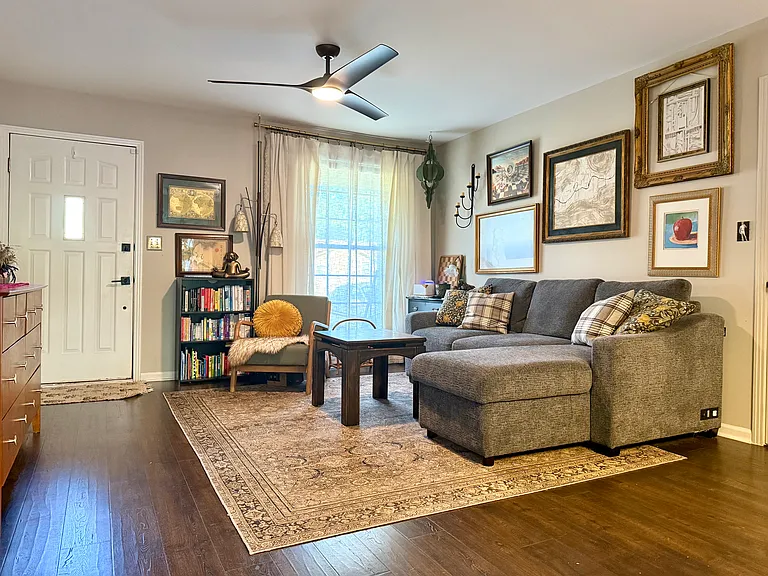 207 Overby Dr — Photo 3