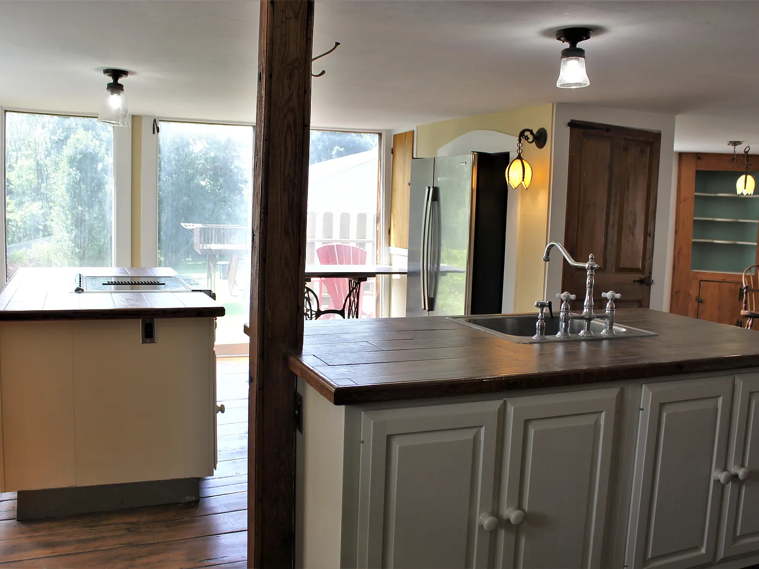 571 W Main St — Photo 2