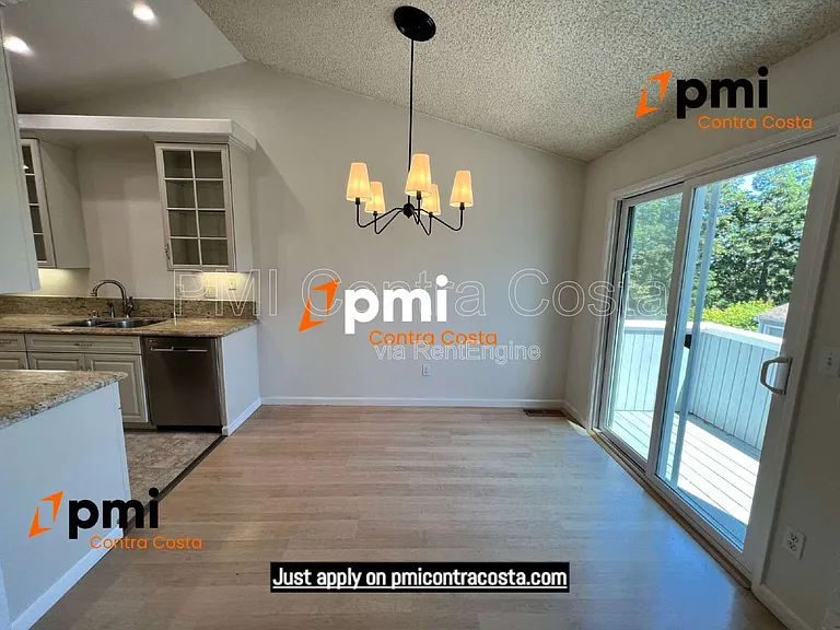 409 Camelback Rd — Photo 12