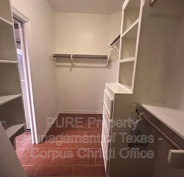 6902 Anastasia — Photo 21