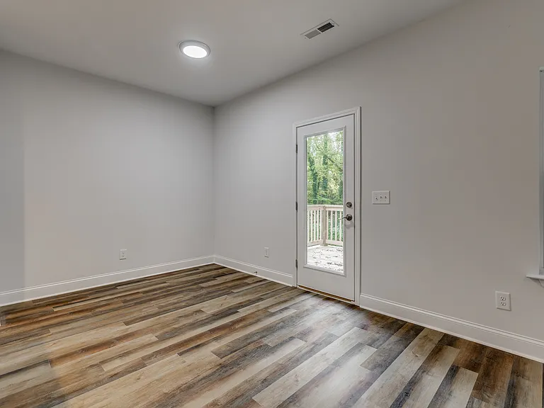 503 Winsor St — Photo 14