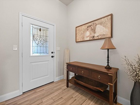 3rd image of 13807 Avenue W