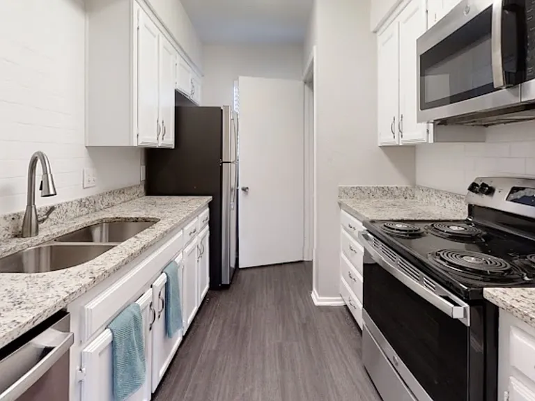 3000 Webb Ave — Photo 2