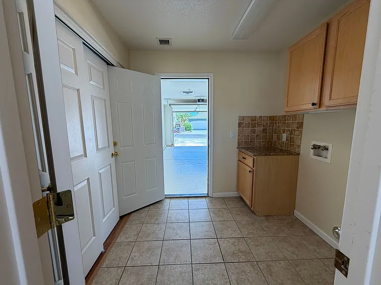 2581 Highland Trl — Photo 16