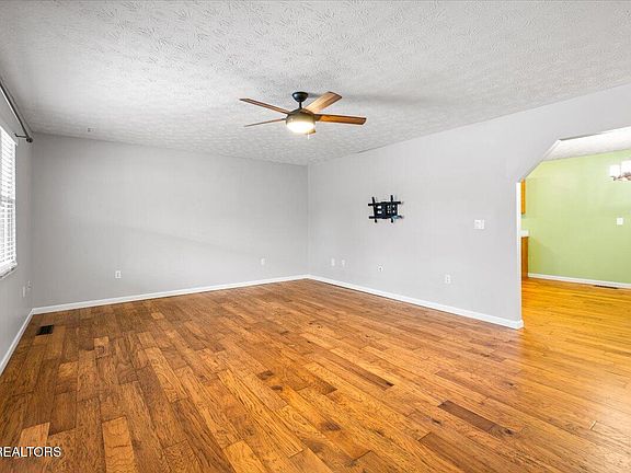 4th image of 451 Hollifield Dr