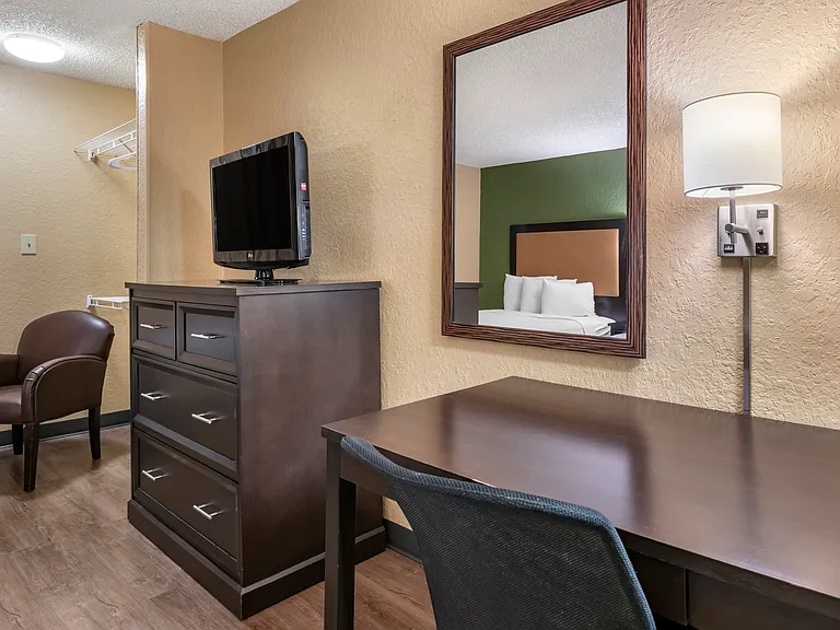 Studio Suite - 2 Full Beds