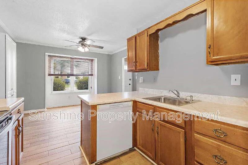 2 bed, 1.5 bath, 1208 sqft, $2,000 — Photo 4