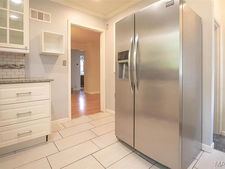 330 Calvert Ave — Photo 9
