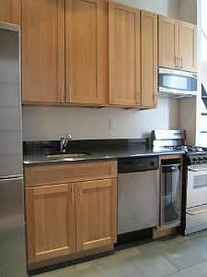 4th image of 330 E 100th St APT 6D