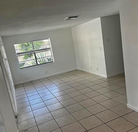 3rd image of 2873 NE 30th St APT 8