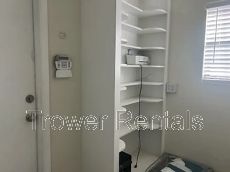 4011 E Everglade Ave — Photo 26
