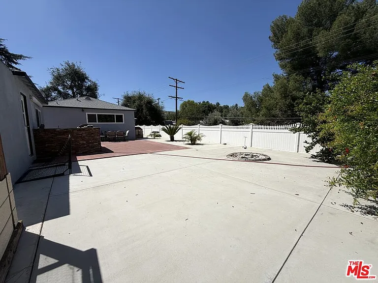 8561 Kyle St — Photo 35