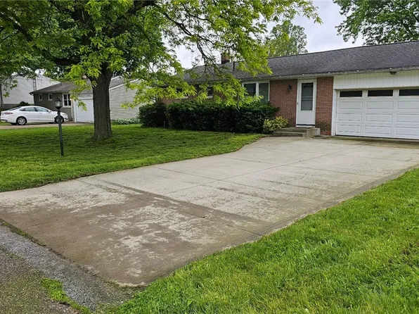 2010 38th St NE, Canton, OH 44705
