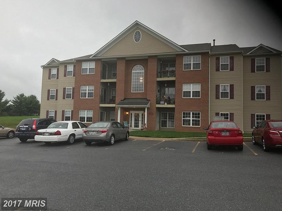 2nd image of 800 Wembley Dr Unit 1B