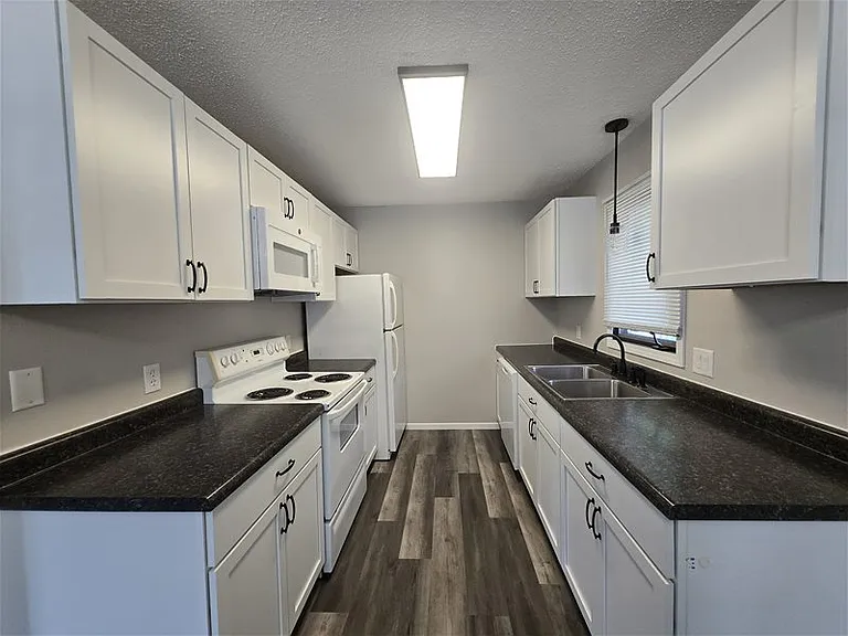 700 Great Plains Ct — Photo 3