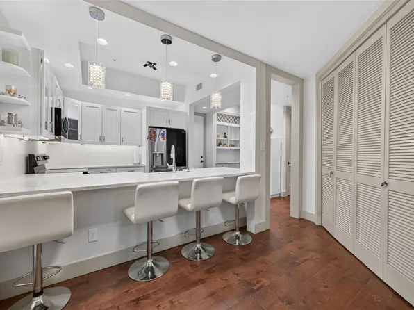 6000 Sugar Hill Dr APT 17, Houston, TX 77057