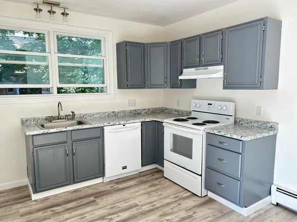 18 Chauncey Ave #B, Rumford, RI 02916