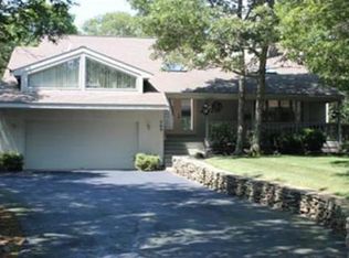 569 Terrace Heun Dr, Falmouth, MA 02540
