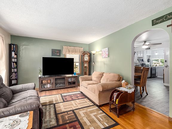 2nd image of 251 E Maple Ave