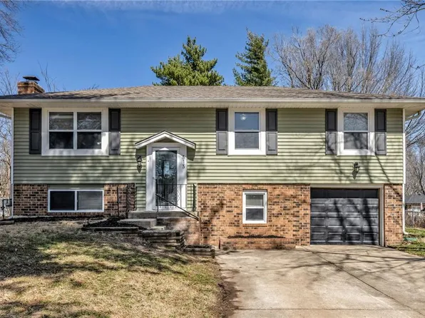 313 SW Blarney Ct, Blue Springs, MO 64014