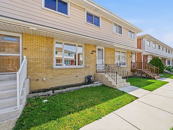2nd image of 9837 Garden Ct