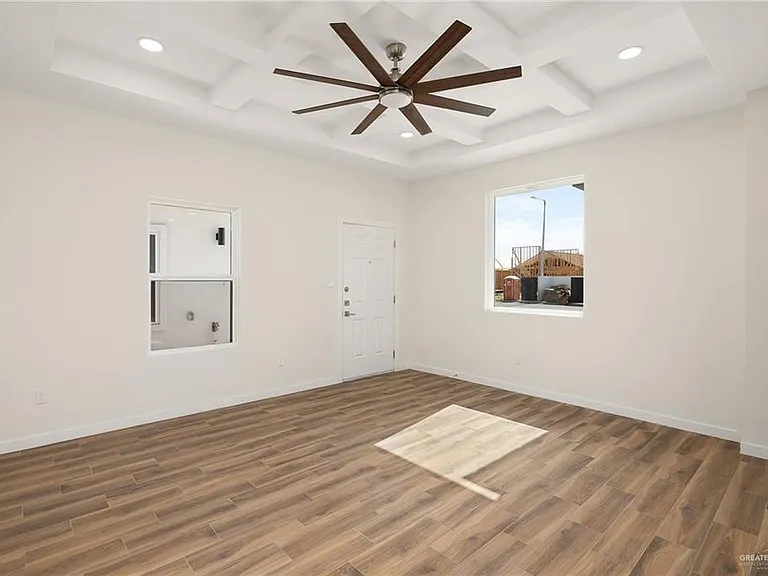 609 N Onyx Ave #1 — Photo 4