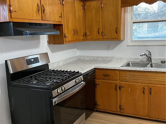 5th image of 214 Erwin Pl