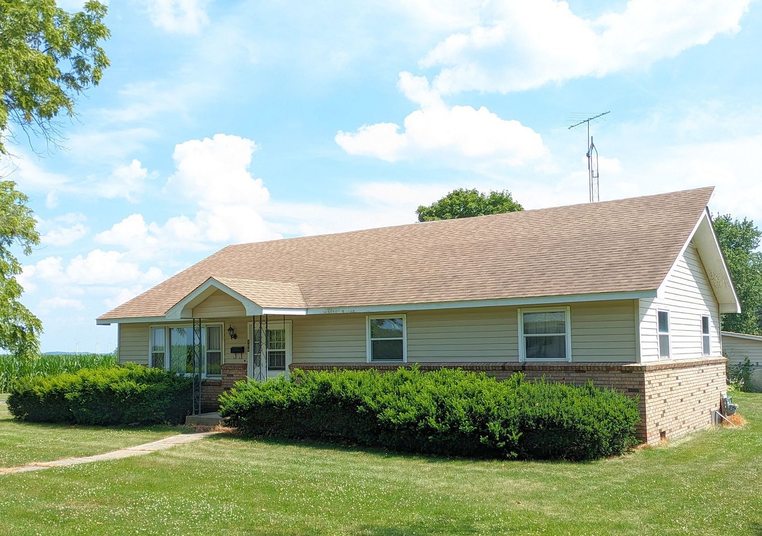208 E Grant St, Arrowsmith, IL 61722 MLS 12110425 Zillow