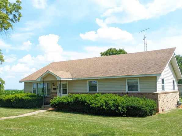 208 E Grant St, Arrowsmith, IL 61722