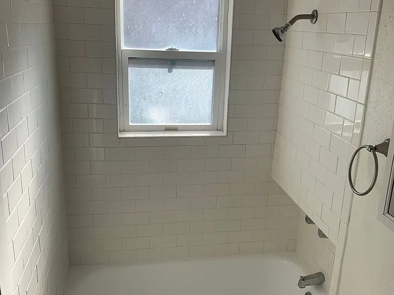 2630 E. 4th Street — Photo 10