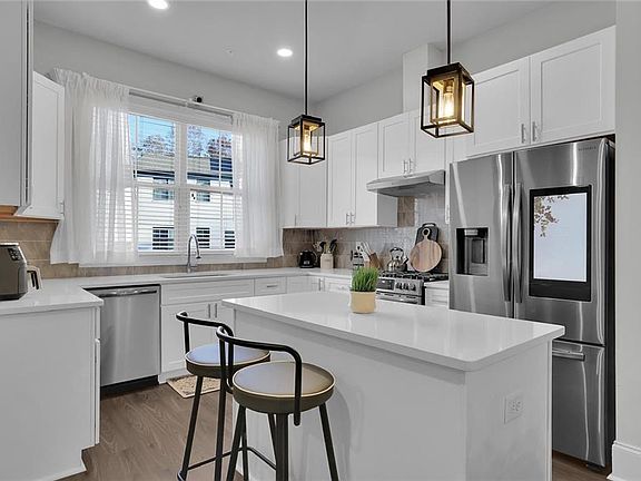 2nd image of 8026 Linfield Way