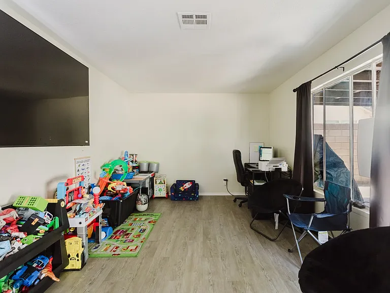 45041 Colleen Dr — Photo 11