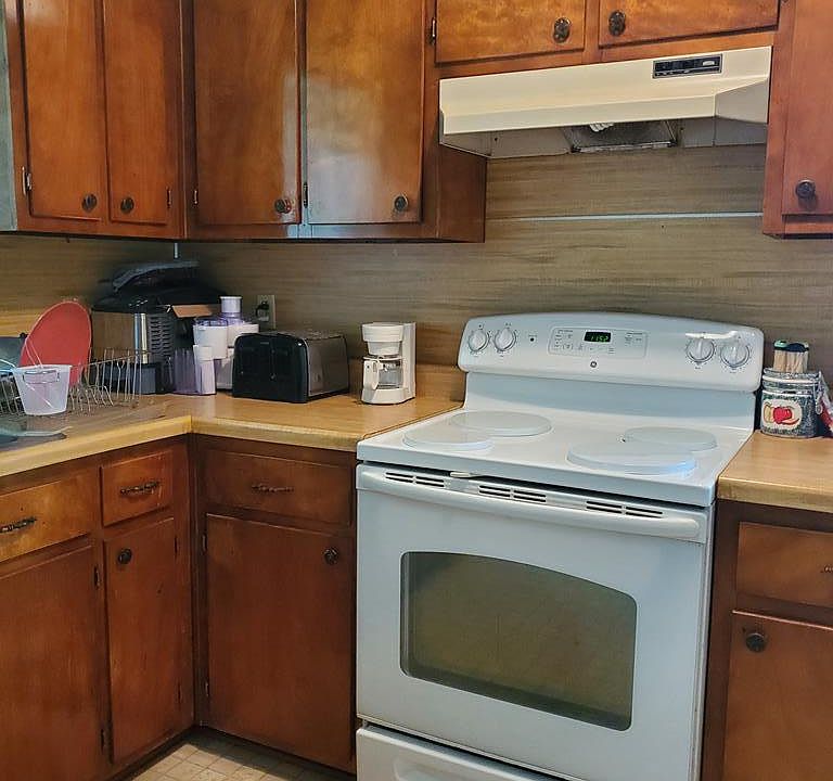 2nd image of 2033 Sunset Dr