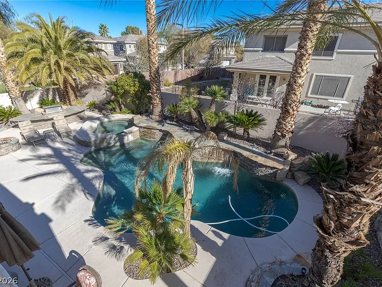 724 Pinnacle Heights Ln — Photo 33