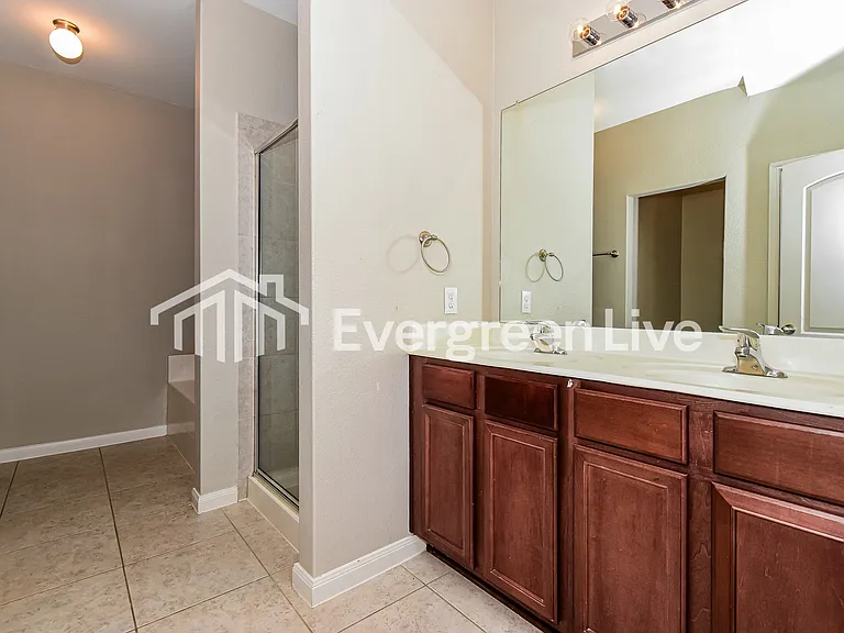 2229 Sumac Dr — Photo 9