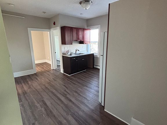 2nd image of 141 Grinnell St #5