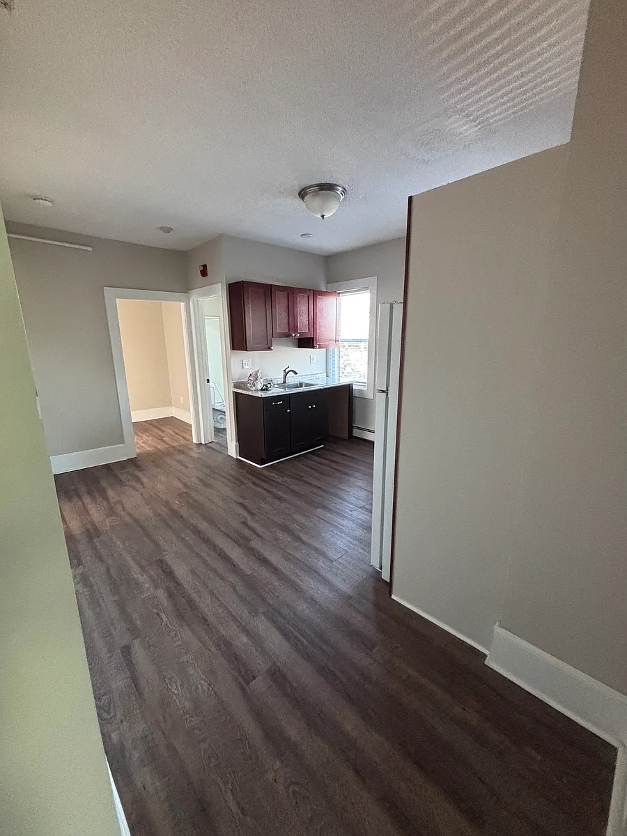 Building Photo - 141 Grinnell St #5