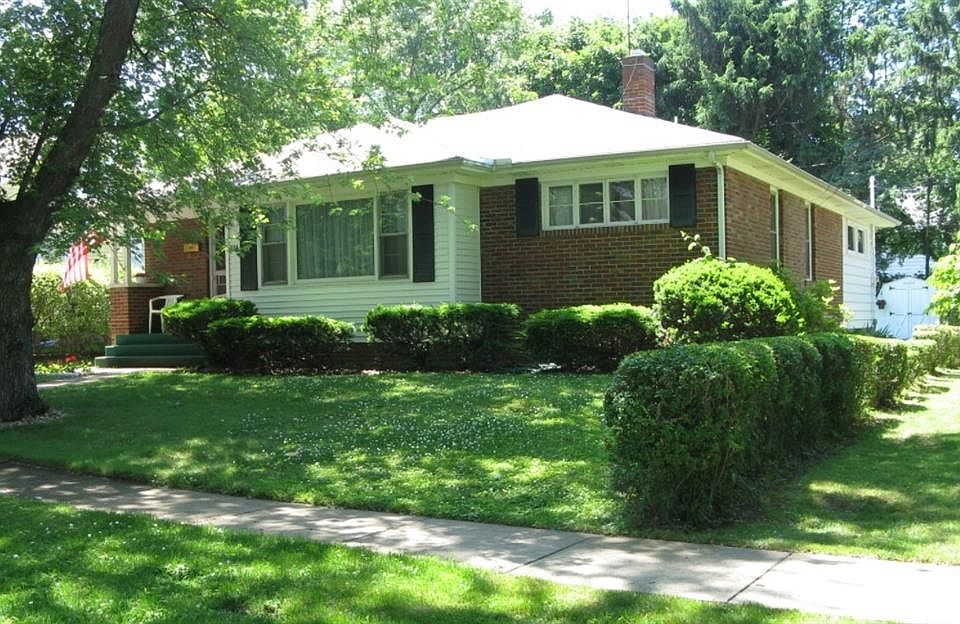 1st image of 934 Oakmont Ave