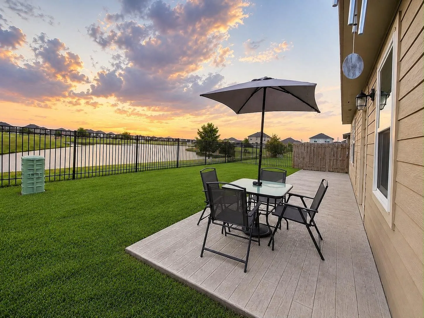 3 bed, 2.0 bath, 1590 sqft, $2,000 — Photo 2