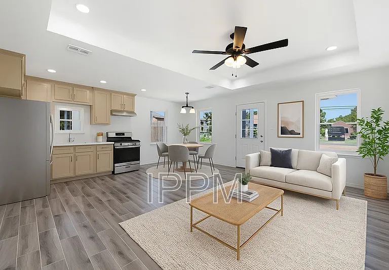 620 E Llano Grande St — Photo 3