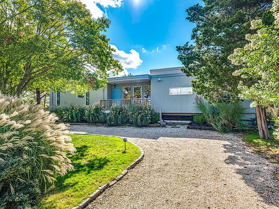 2nd image of 3 Meadow Way