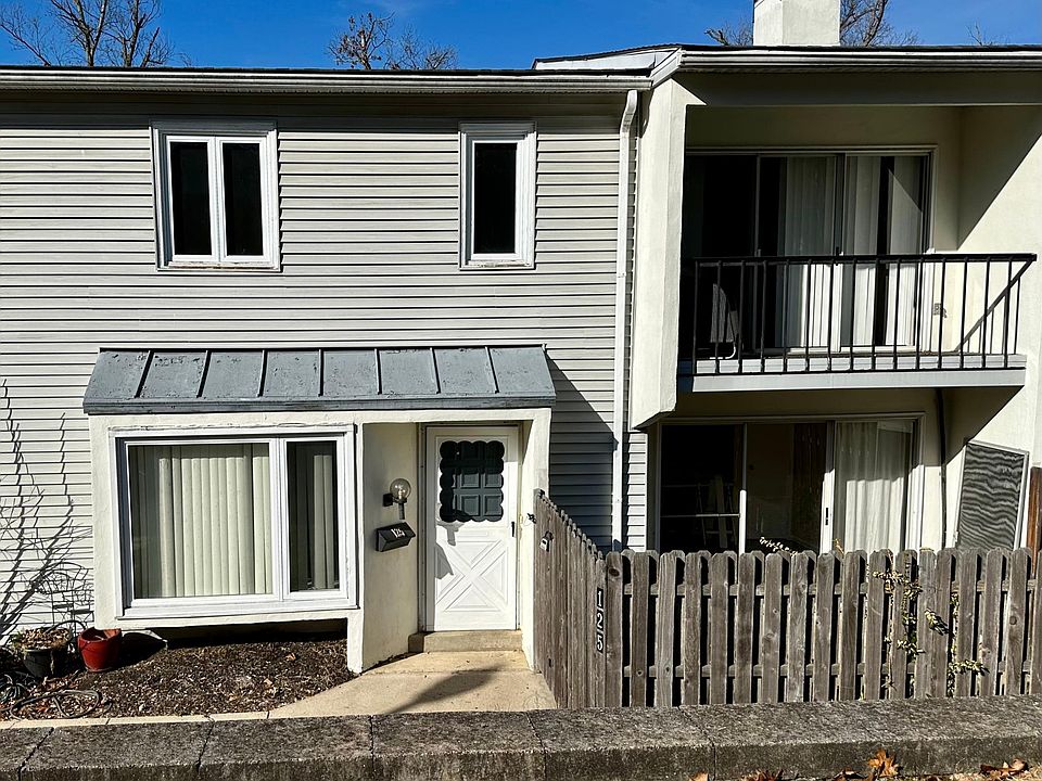 1st image of 125 E Chelsea Cir