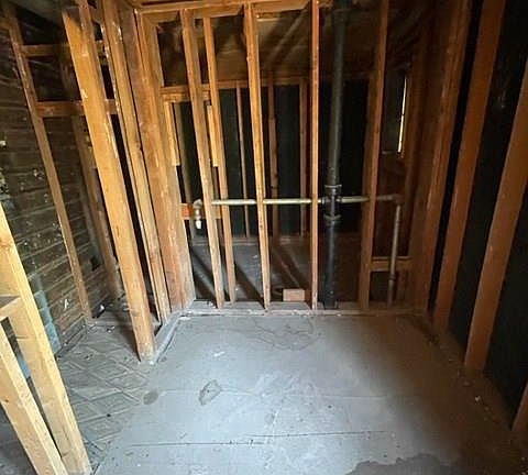 3rd image of 1836 E 4th St