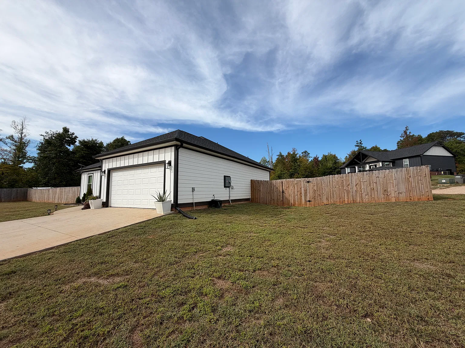 3 bed, 1266 sqft, $2,300 — Photo 3