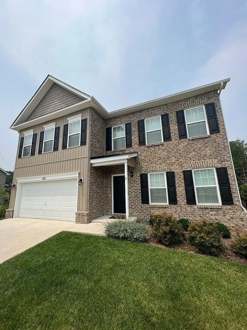 Building Photo - 235 Traverse Dr